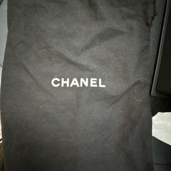 Chanel Small CC Filigree Vanity Case Black and Beige Caviar Antique Gold Hardwar - Picture 13 of 15